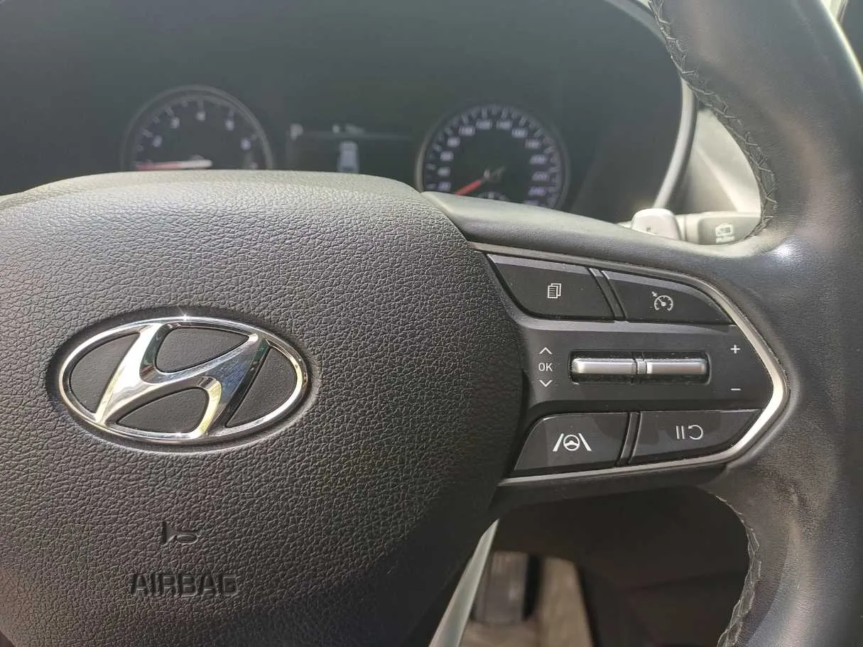 Car image 21