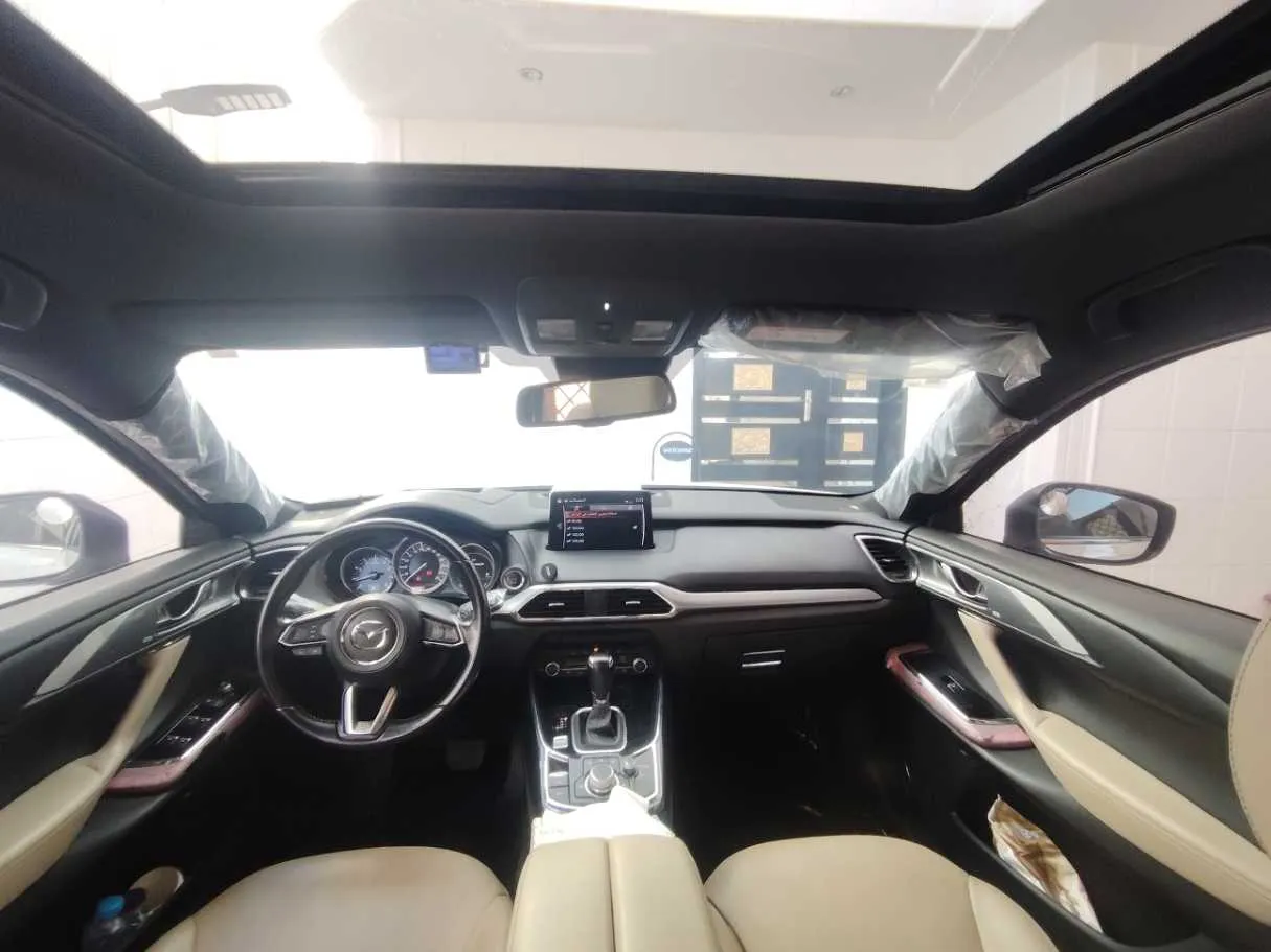 Car image 17