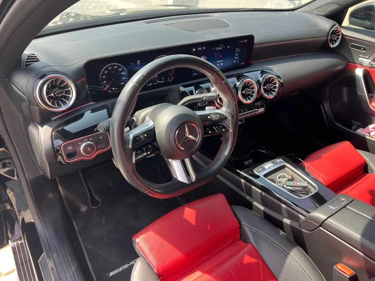 Car image 11