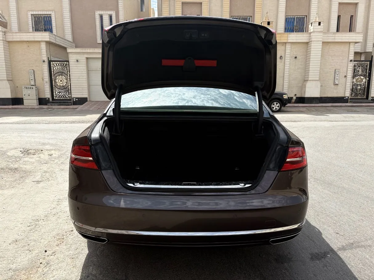 Car image 24