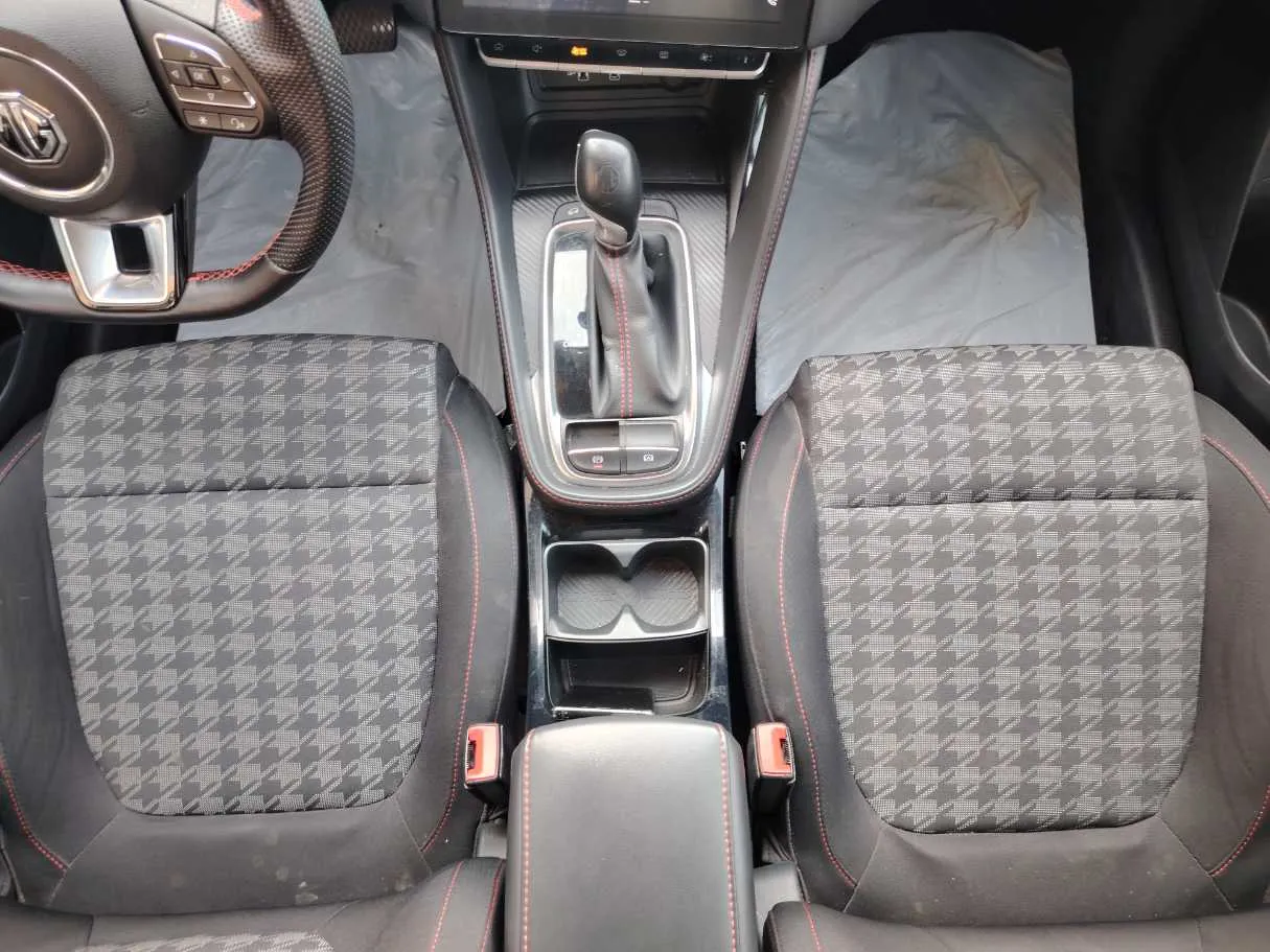 Car image 17