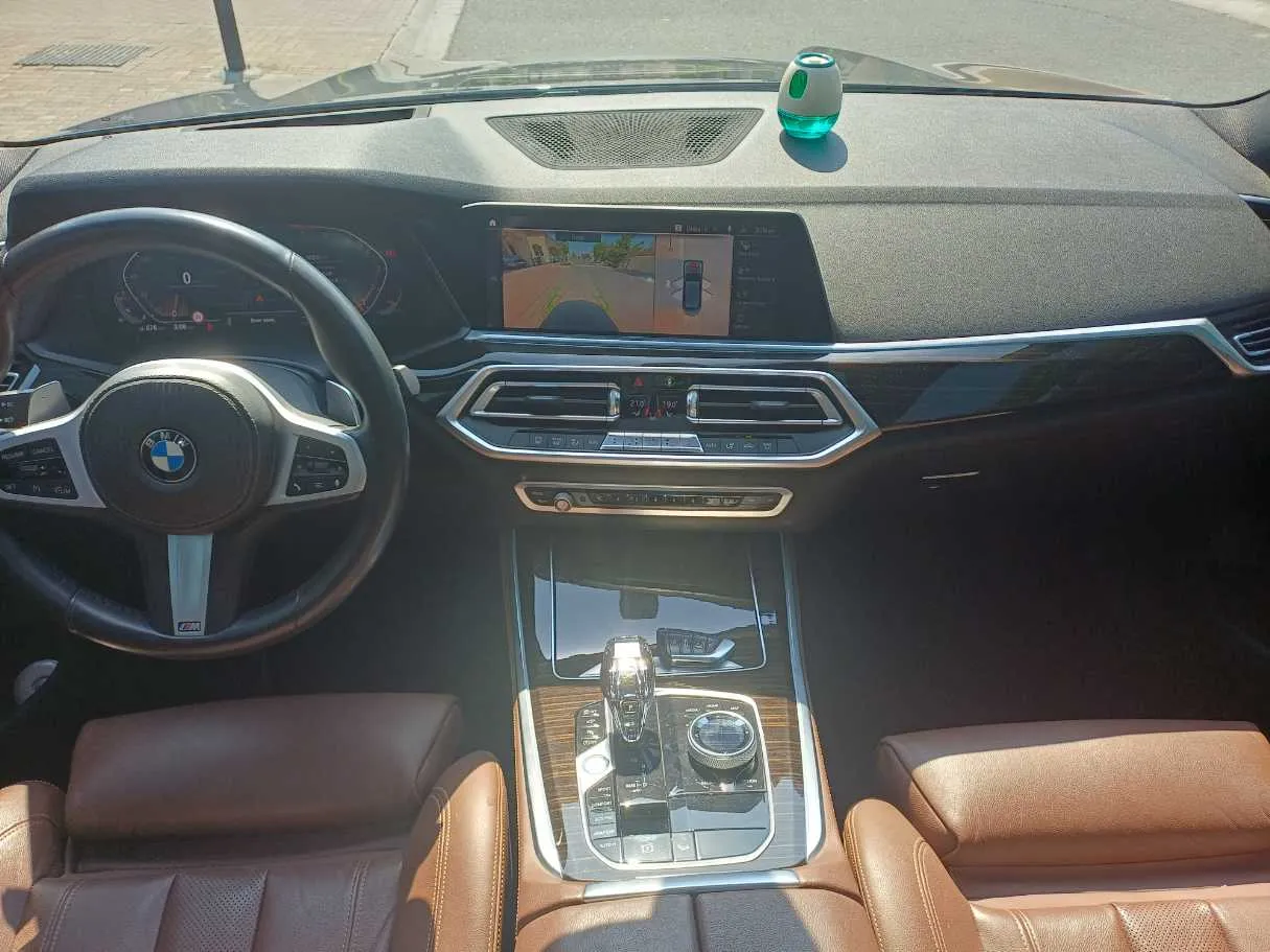 Car image 16