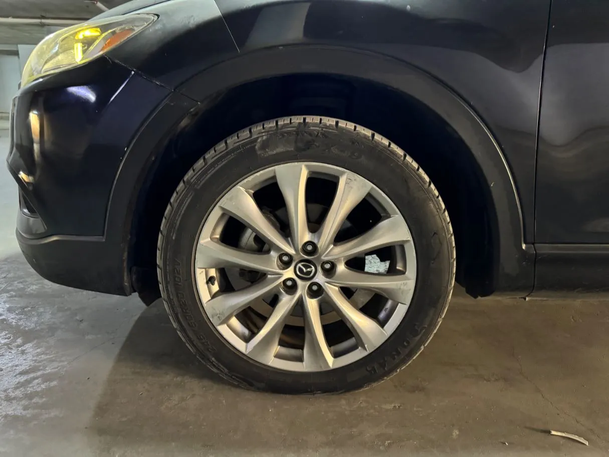 Car image 9