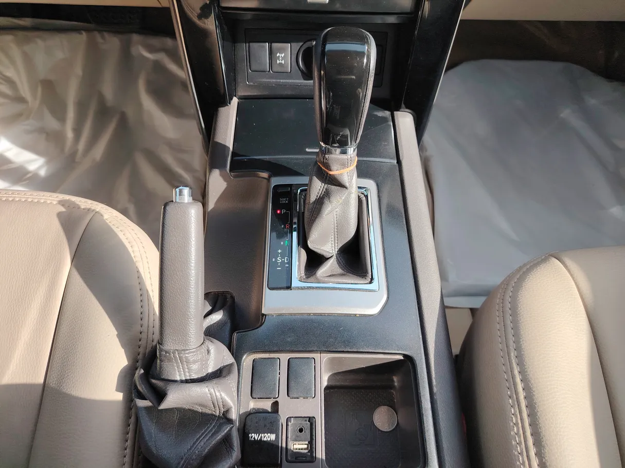 Car image 18