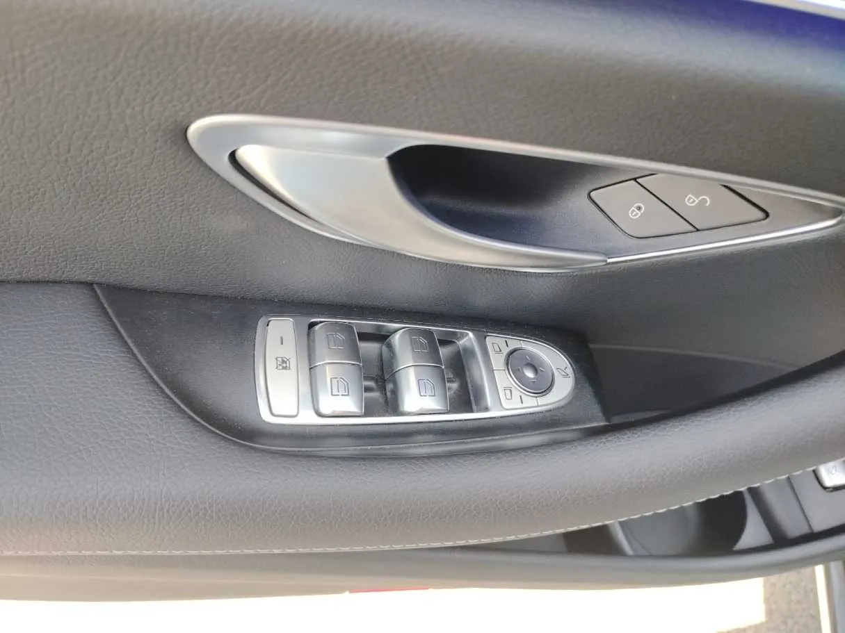 Car image 40