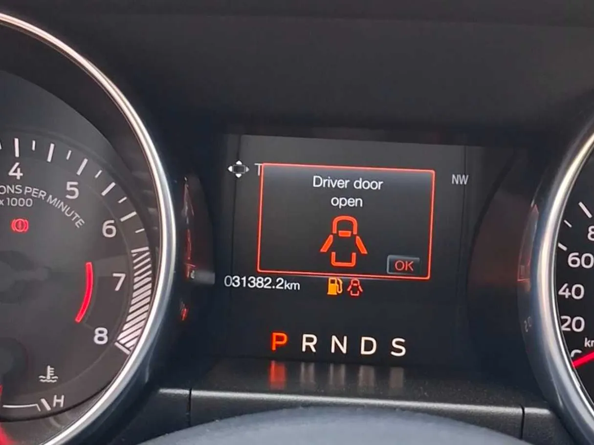Car image 18