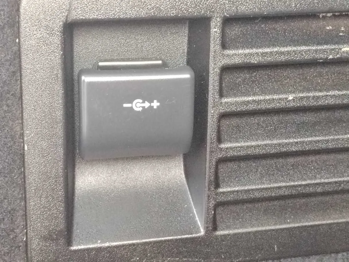 Car image 40