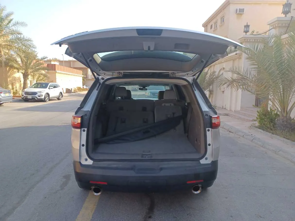 Car image 18