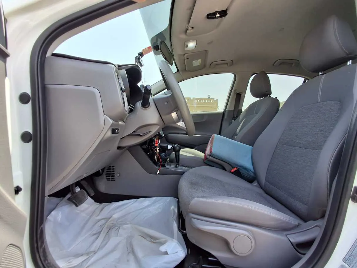 Car image 12