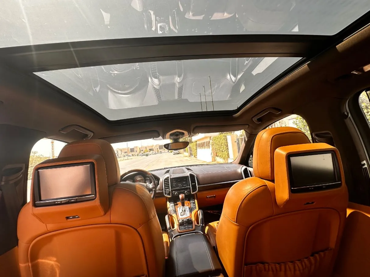 Car image 17
