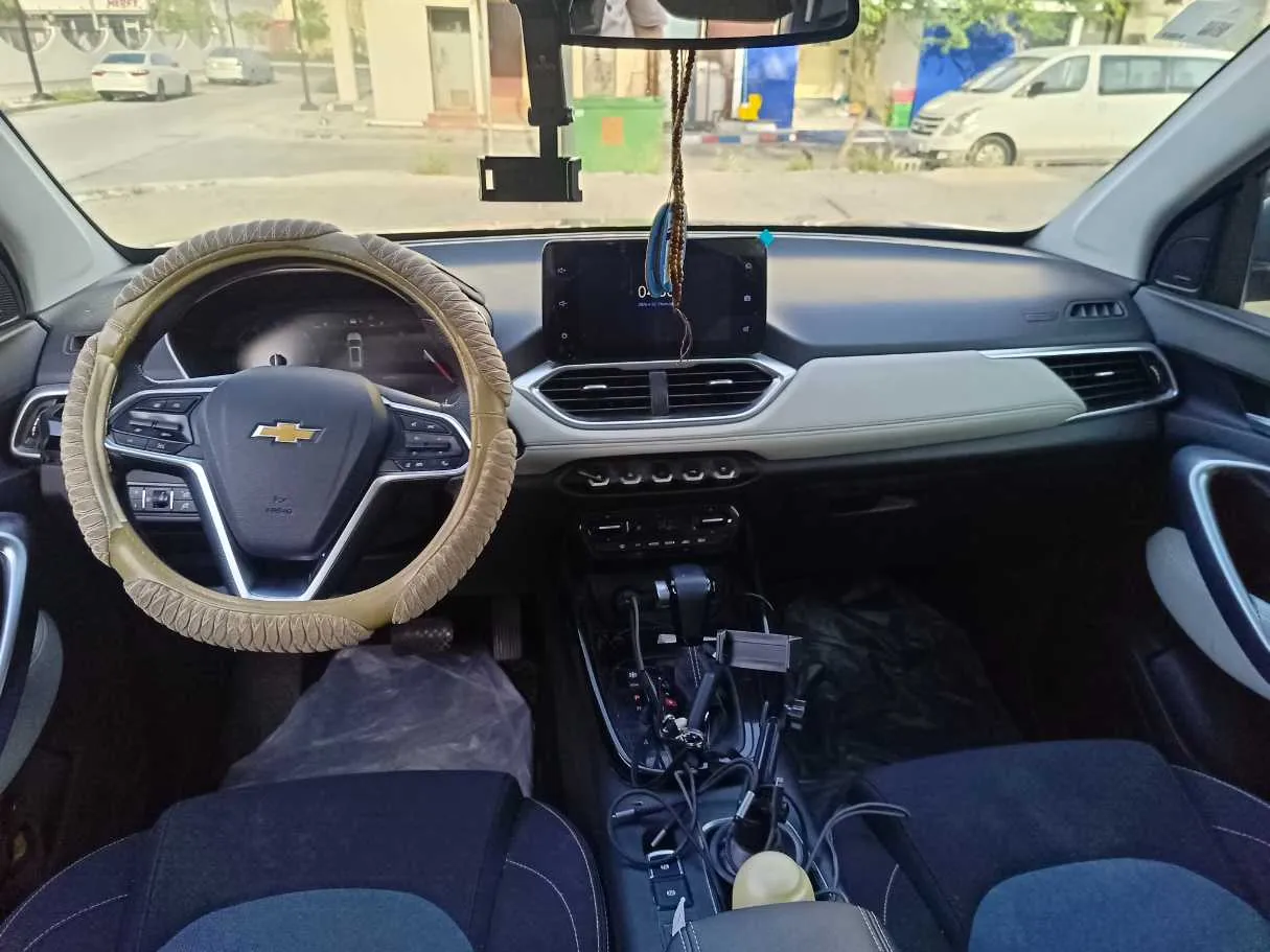 Car image 19