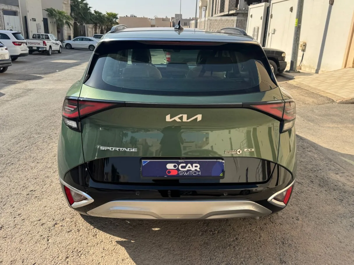Car image 5