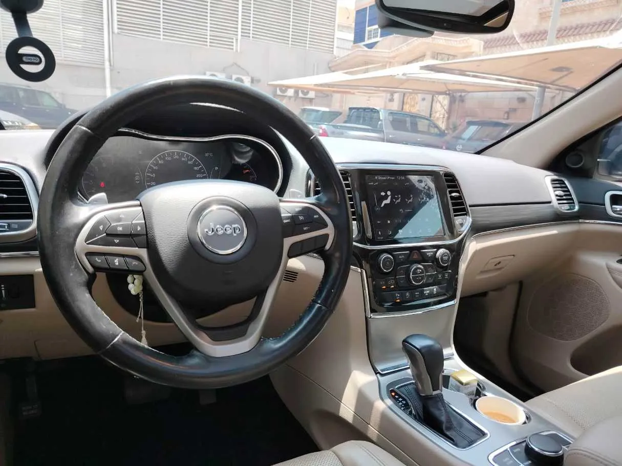 Car image 25
