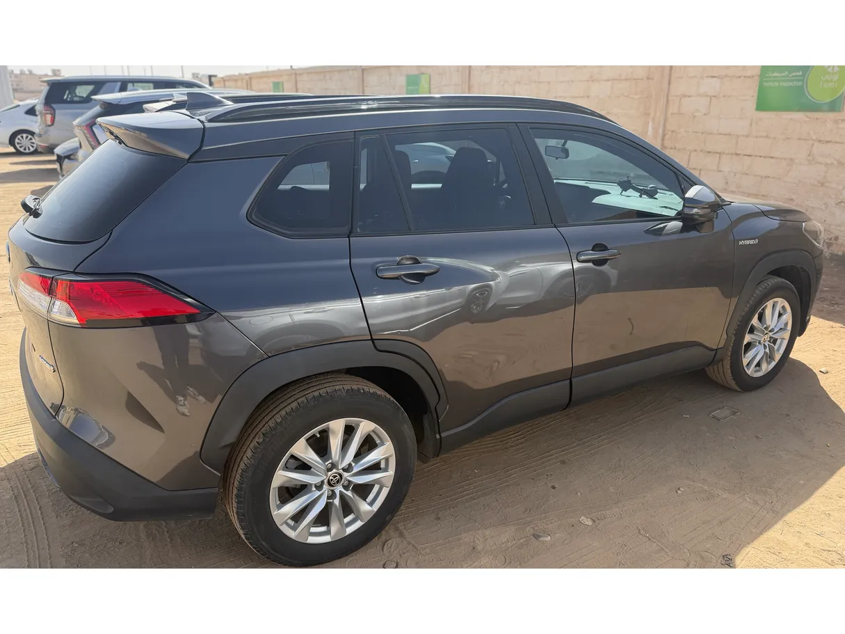 Car image 3