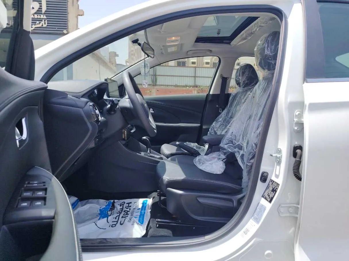 Car image 11