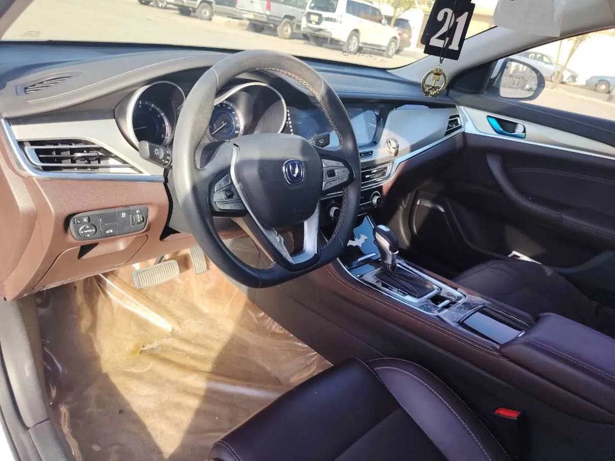 Car image 13