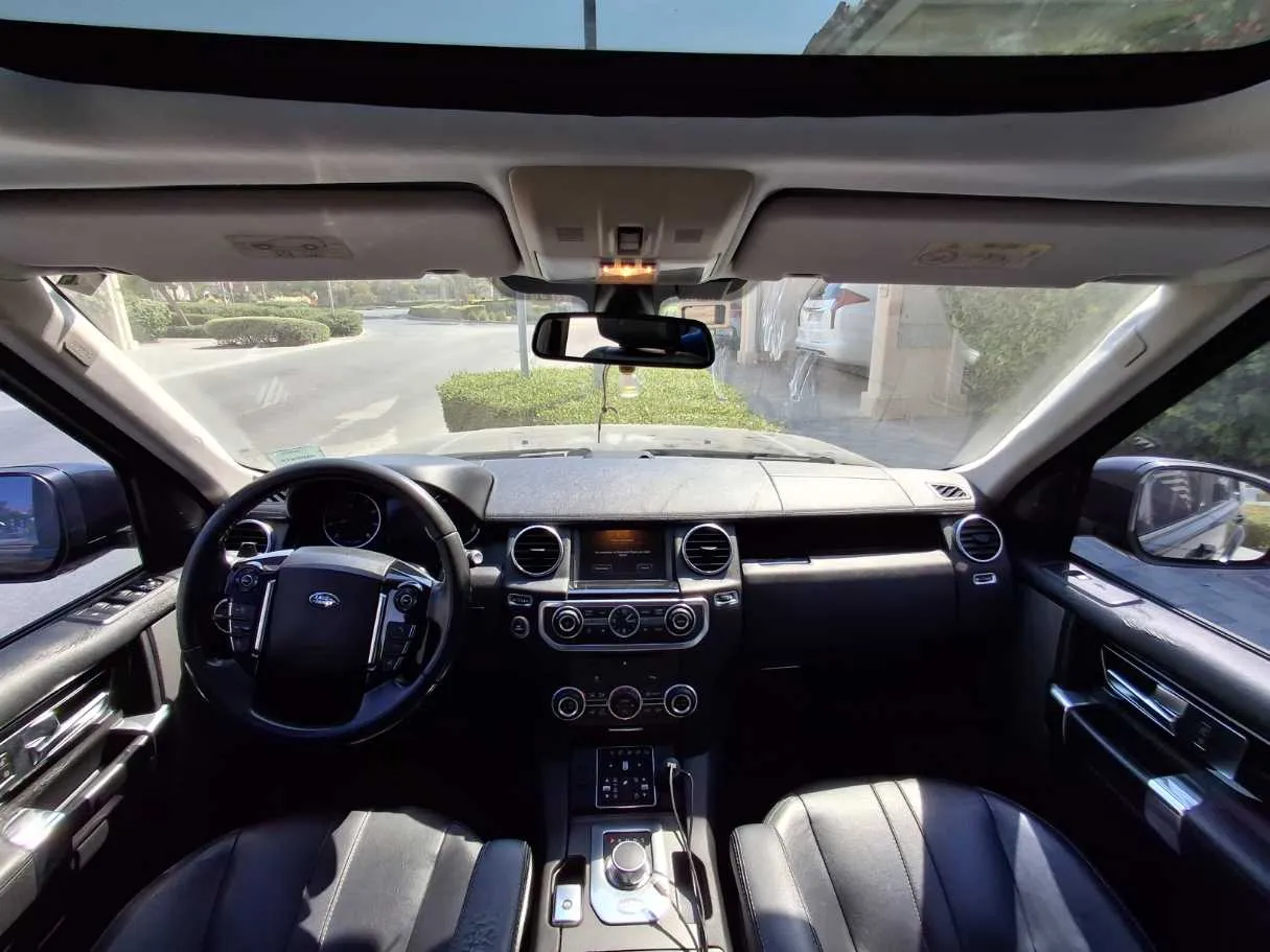 Car image 14