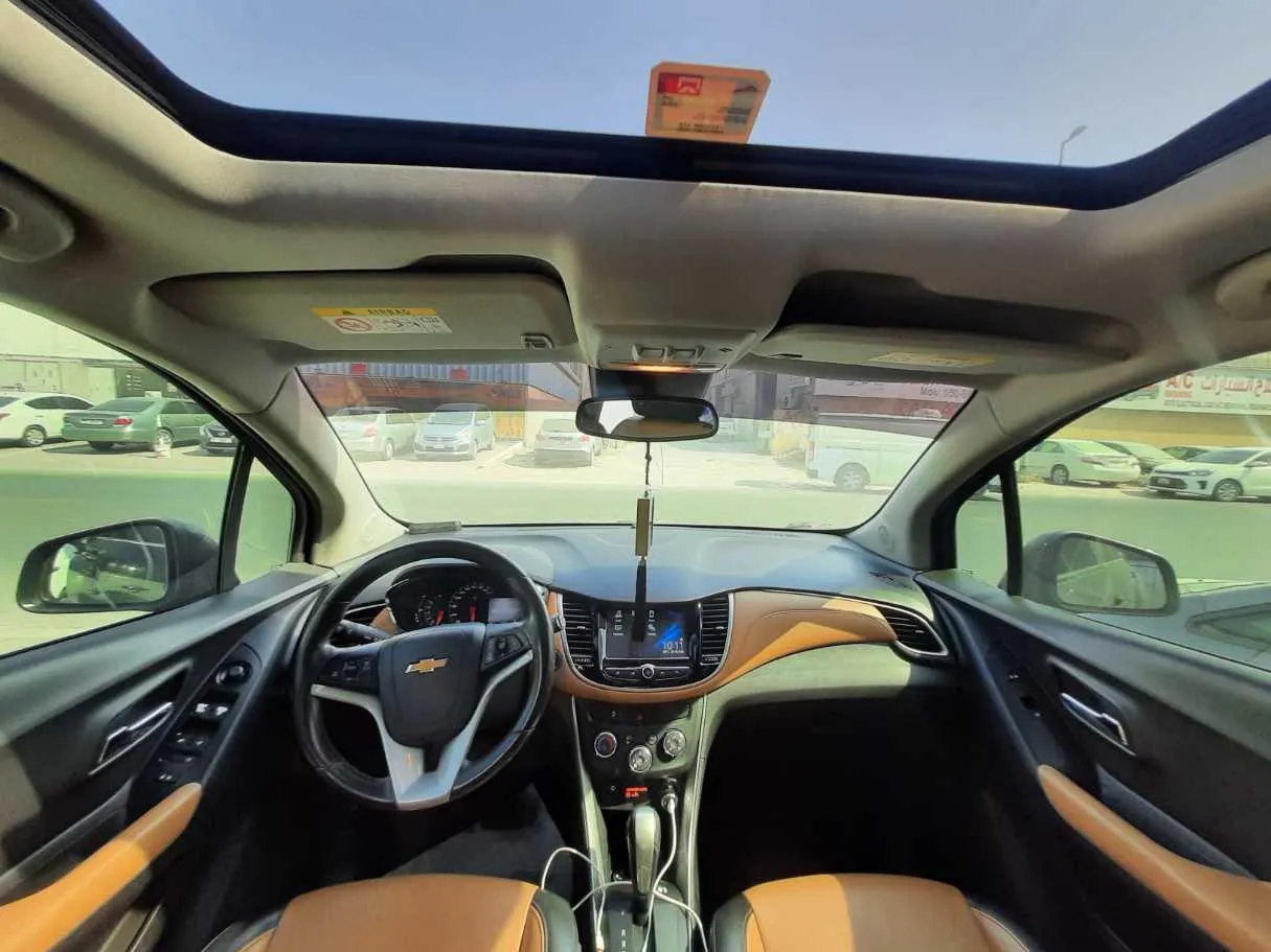 Car image 14