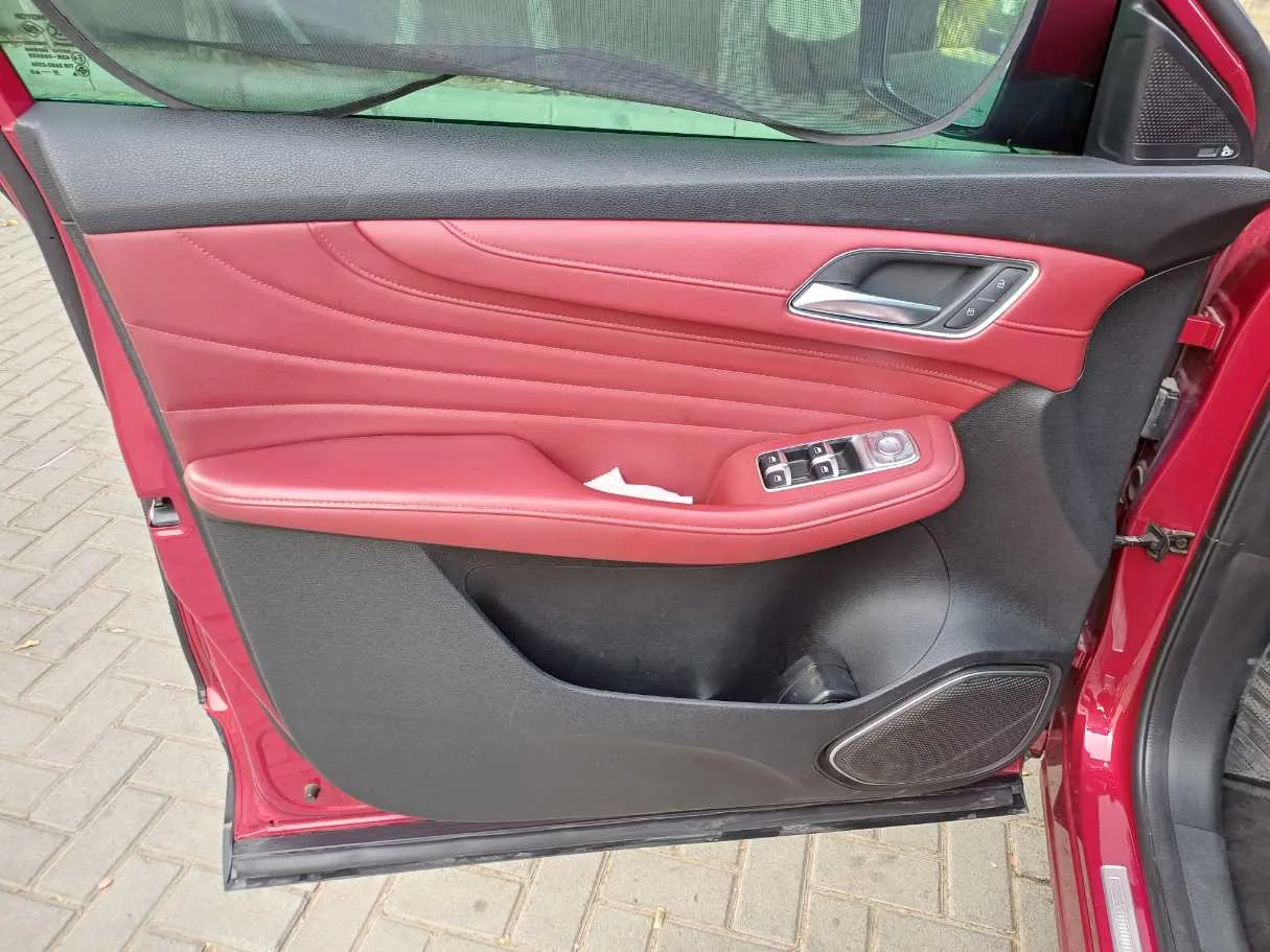 Car image 10
