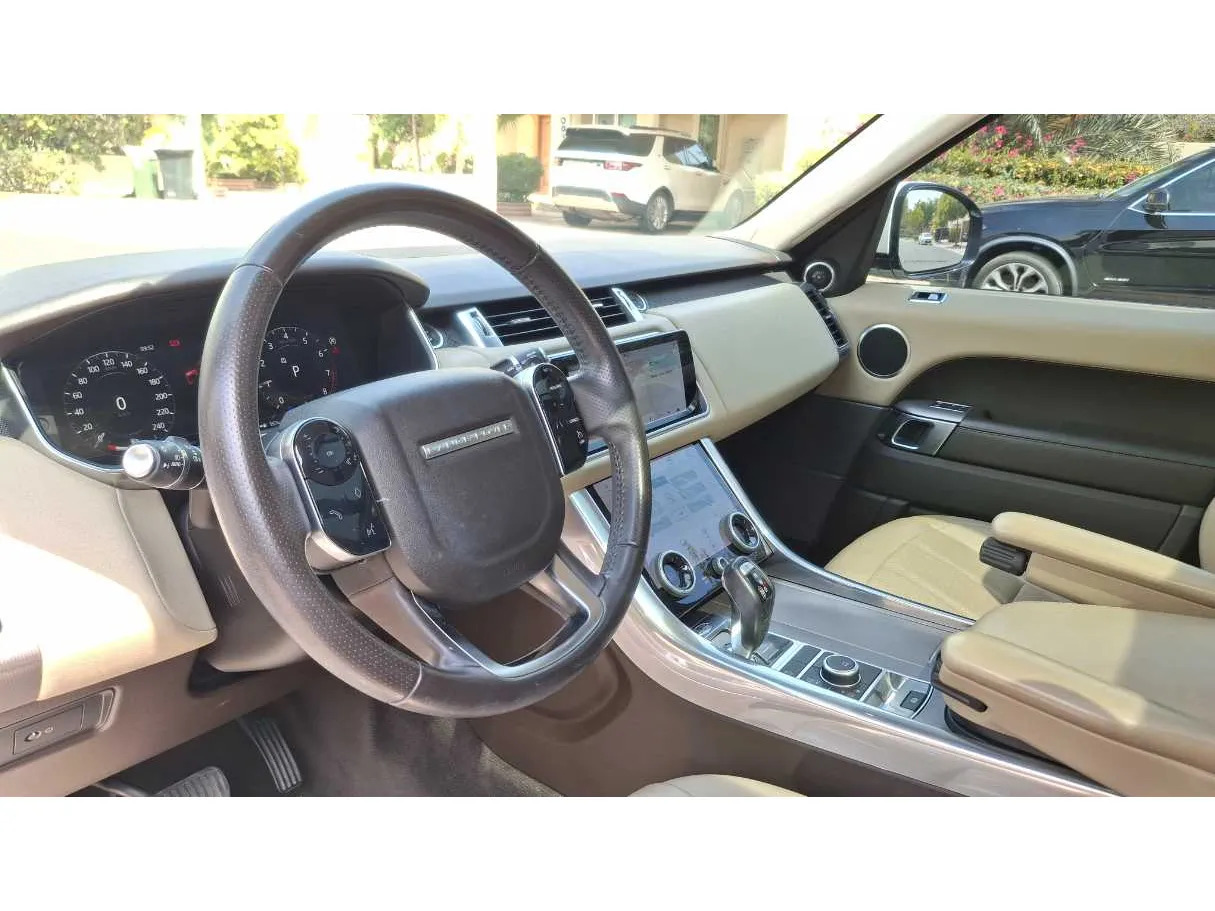 Car image 11