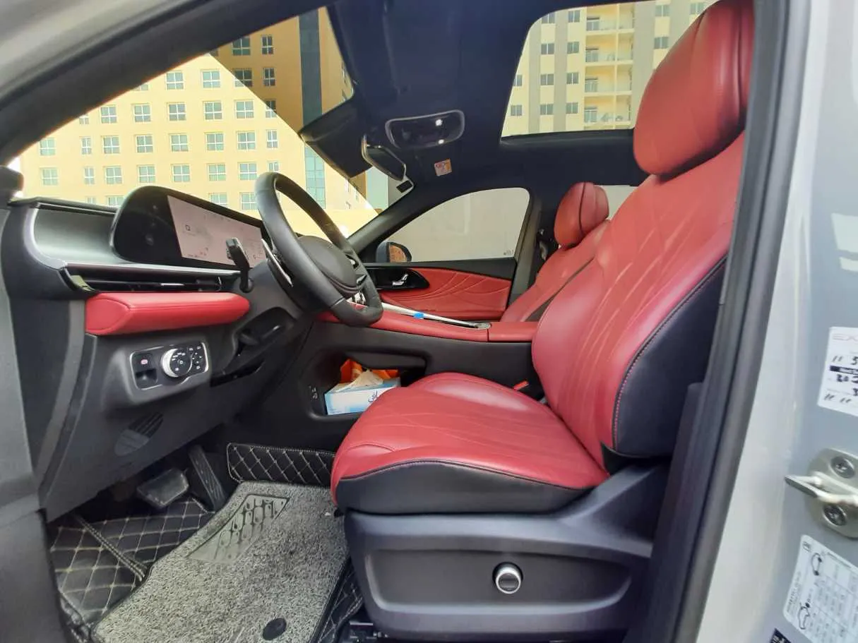 Car image 12