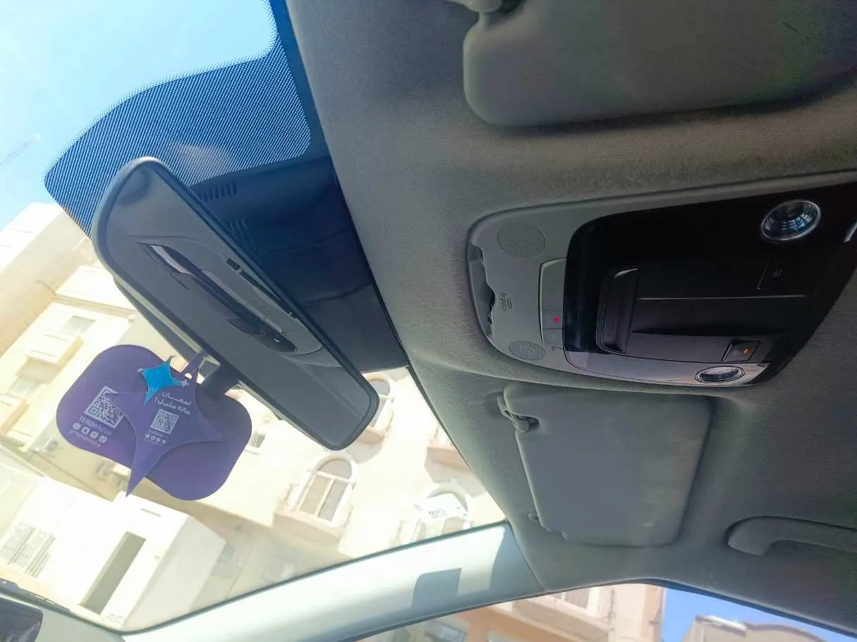 Car image 27