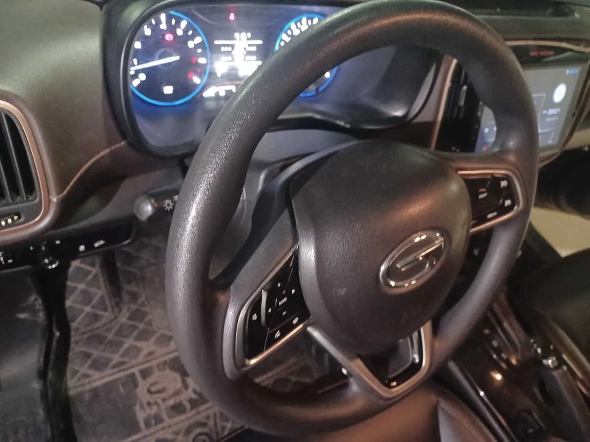 Car image 19