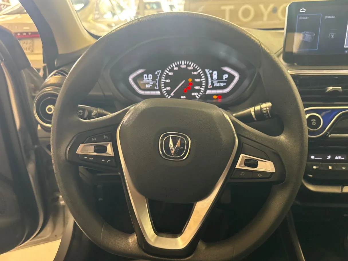 Car image 10