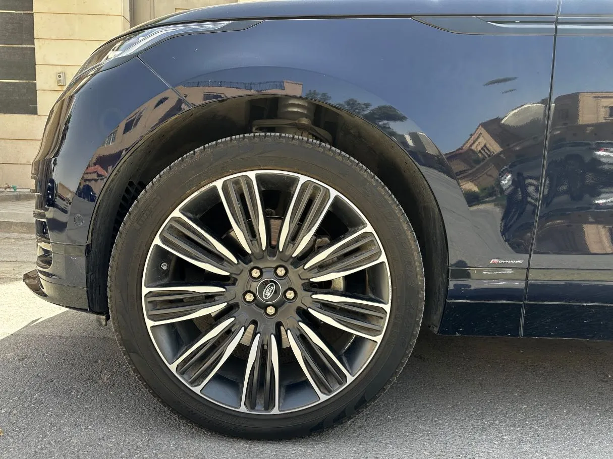 Car image 9
