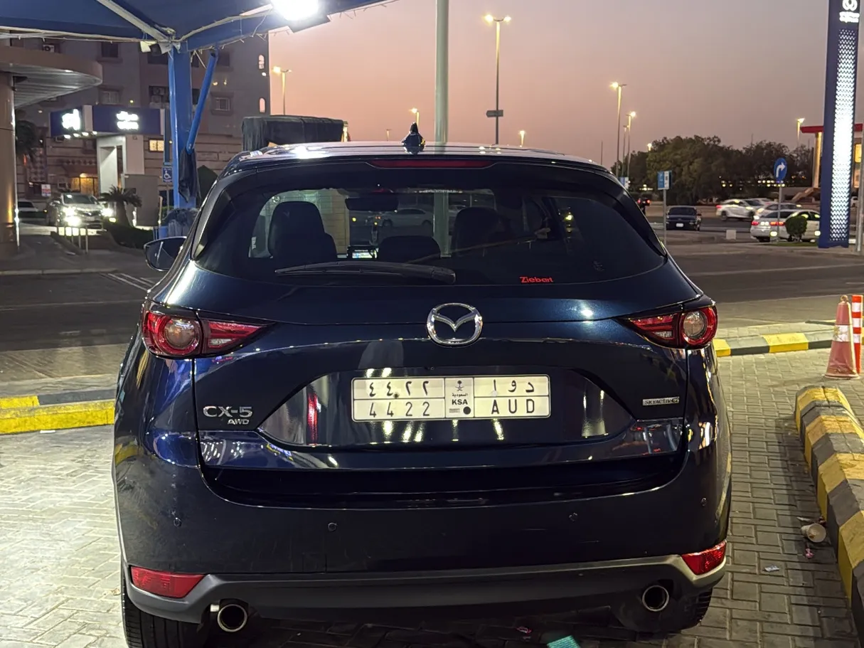 Car image 4