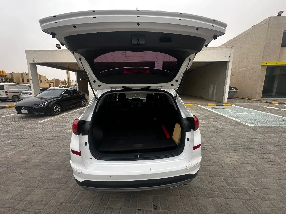Car image 22