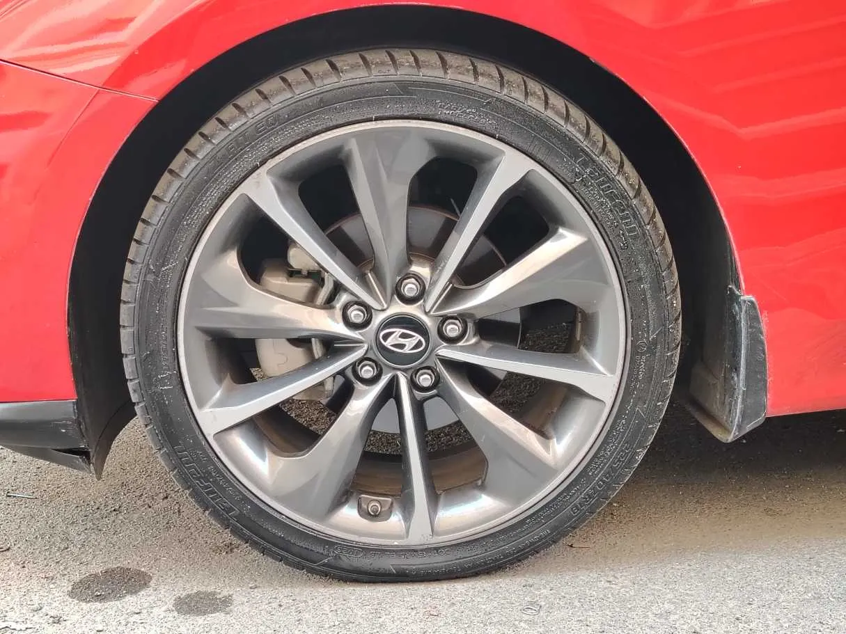 Car image 10