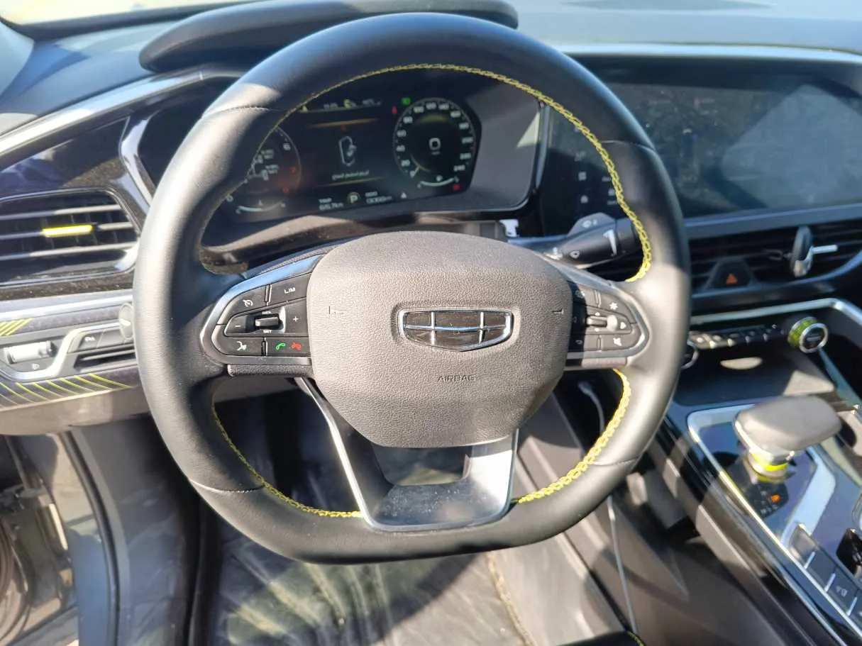 Car image 26