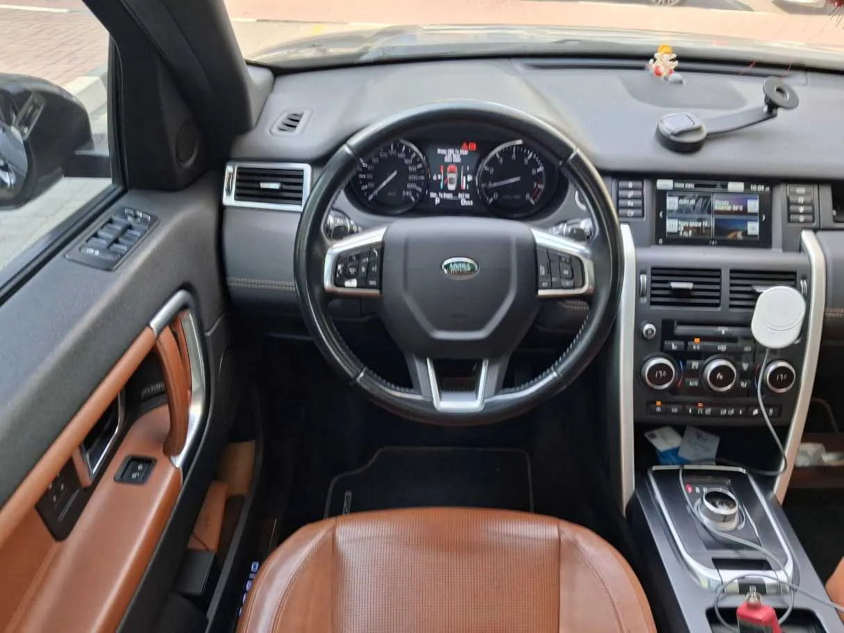Car image 14