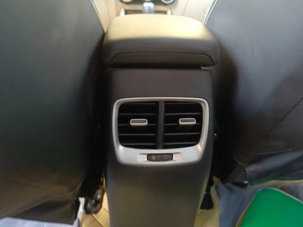 Car image 27