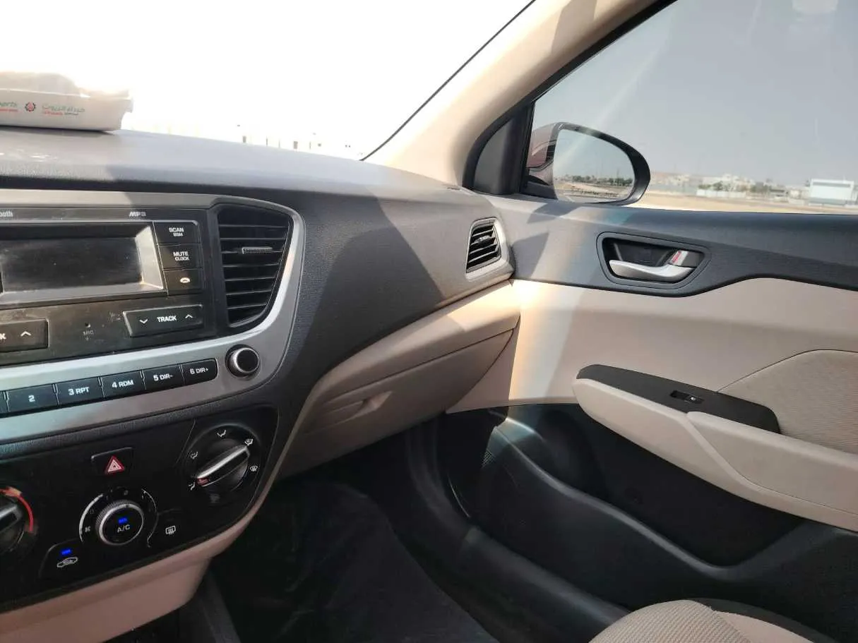 Car image 23