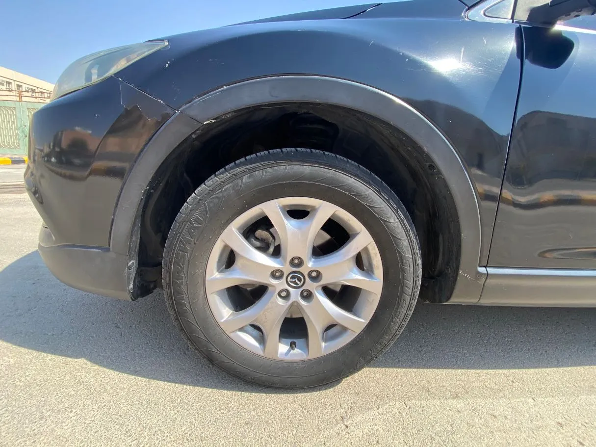 Car image 9