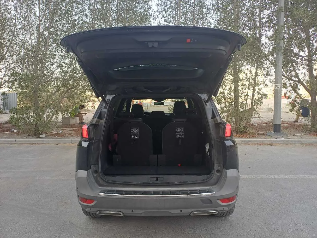 Car image 24