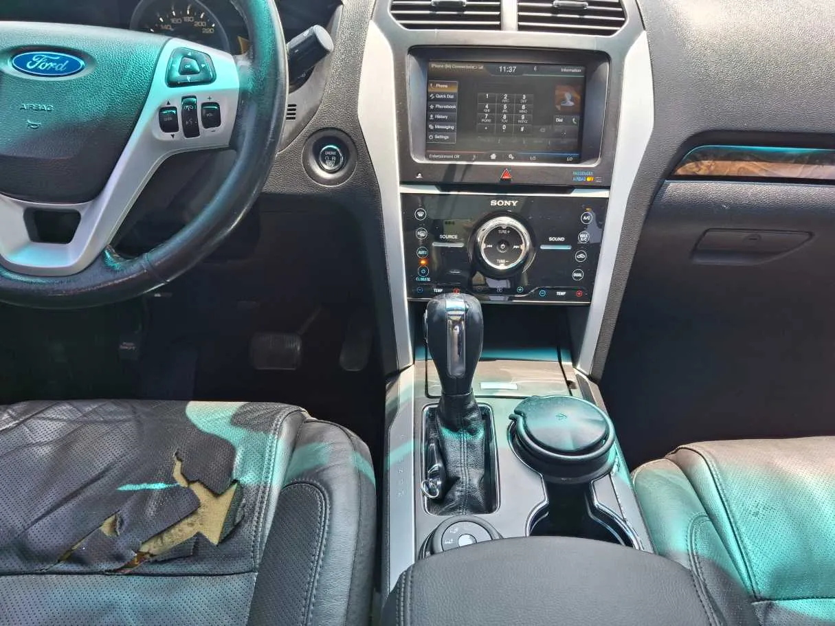 Car image 15