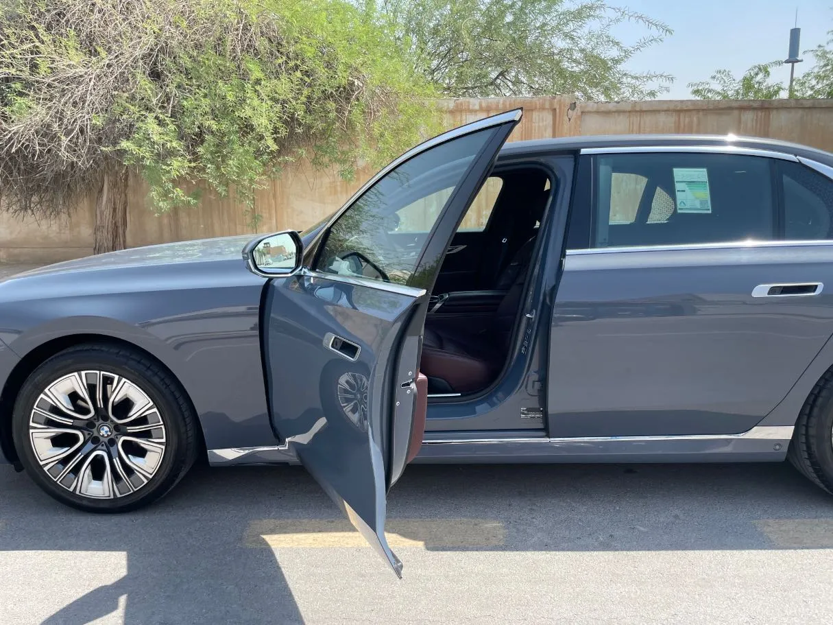 Car image 13