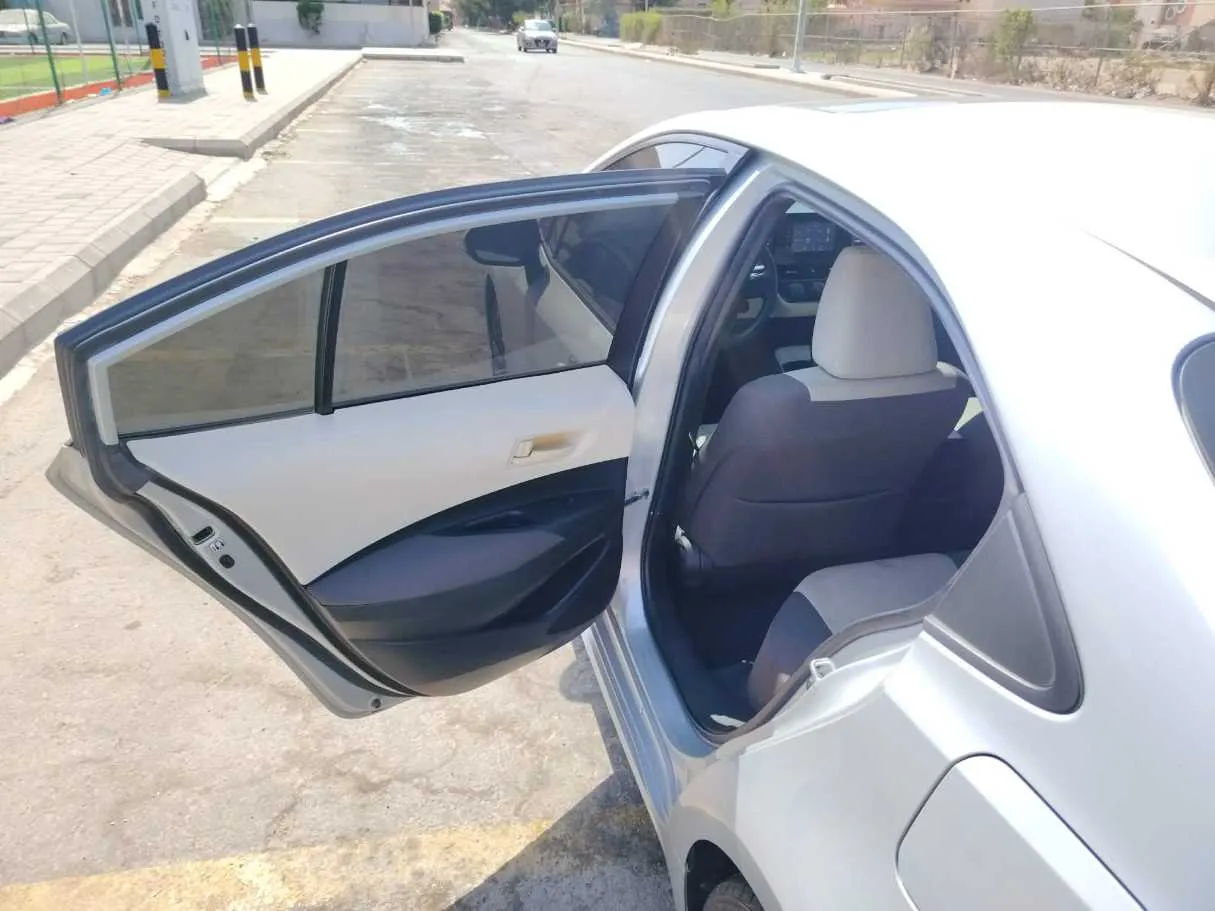 Car image 17