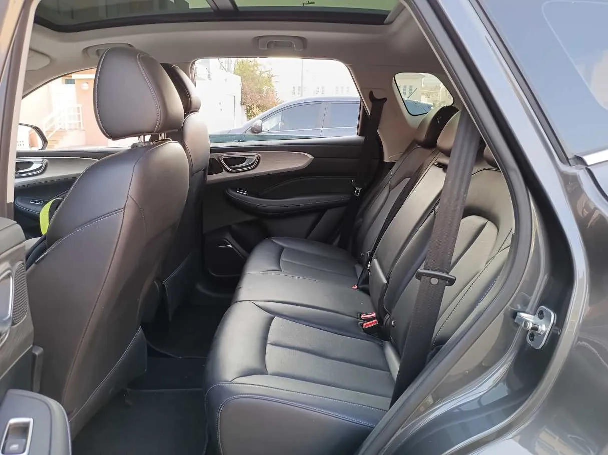 Car image 13