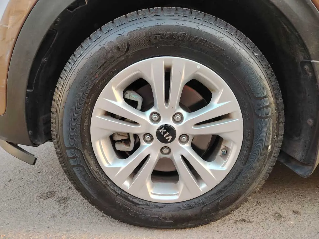 Car image 10
