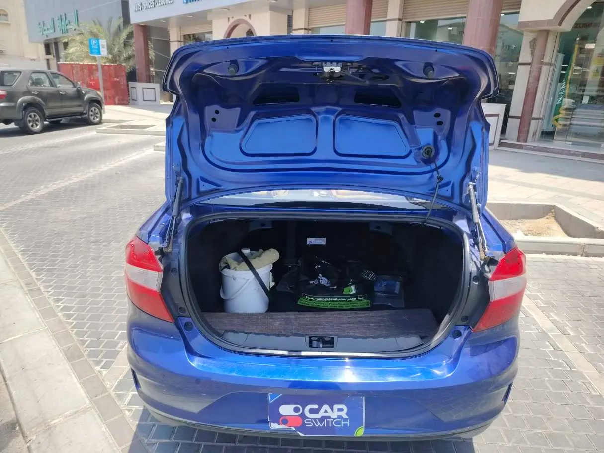 Car image 27