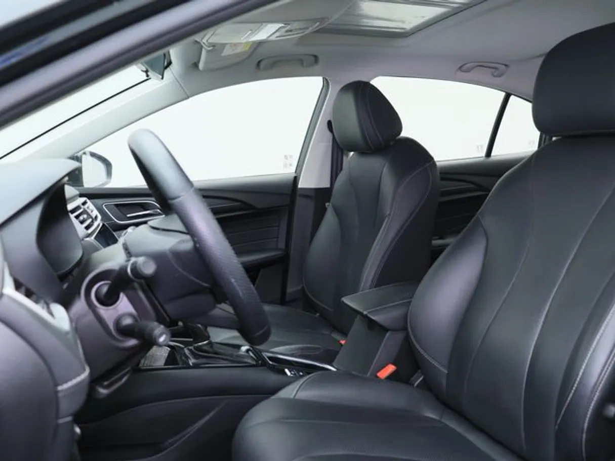 Car image 8