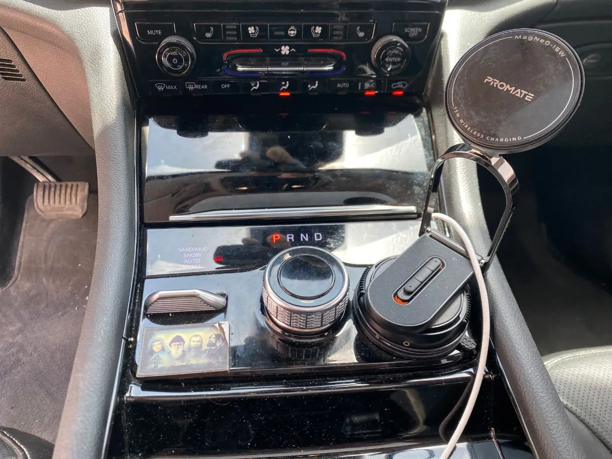 Car image 16