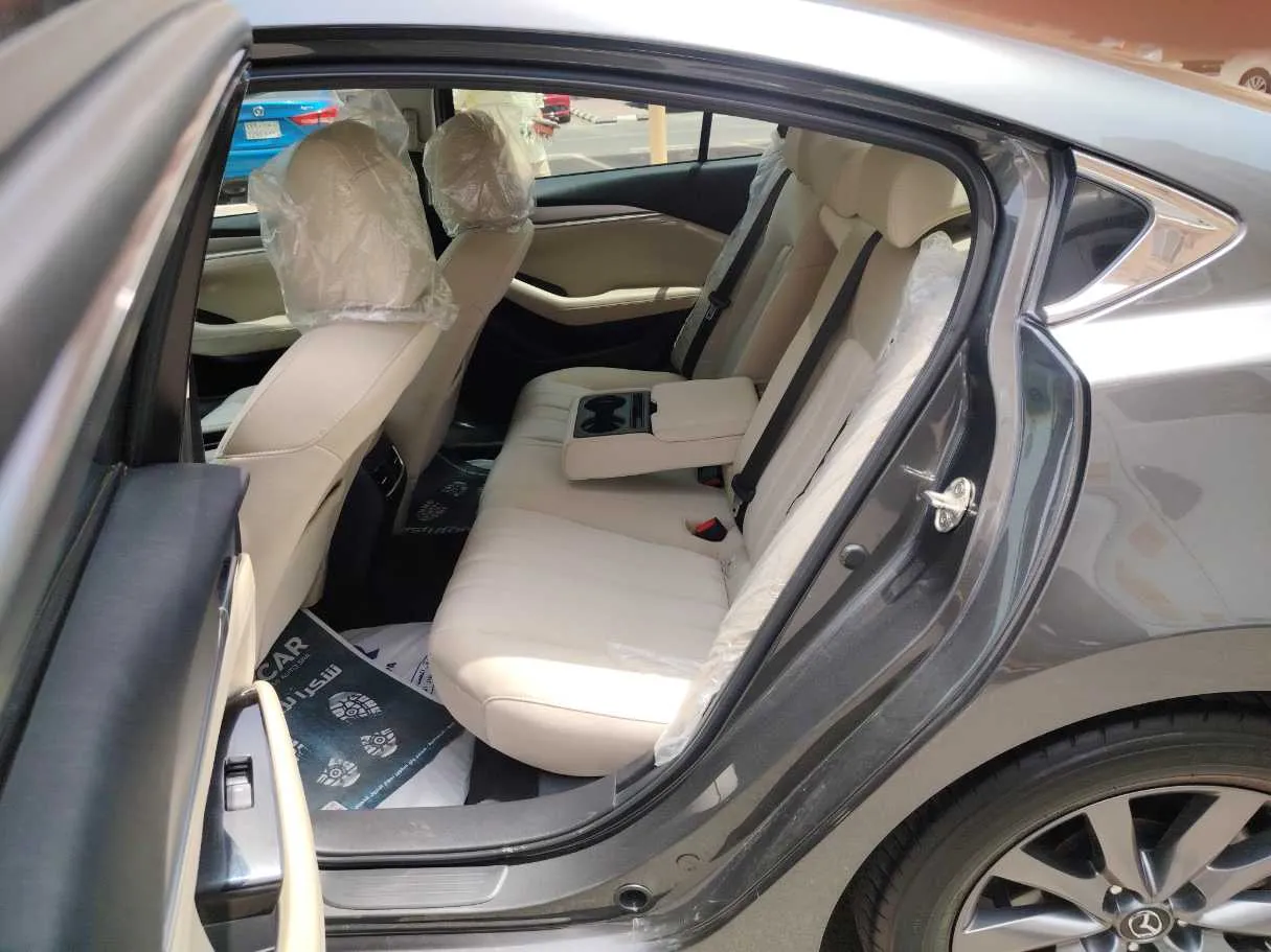 Car image 15