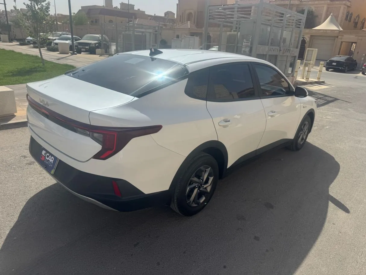 Car image 5