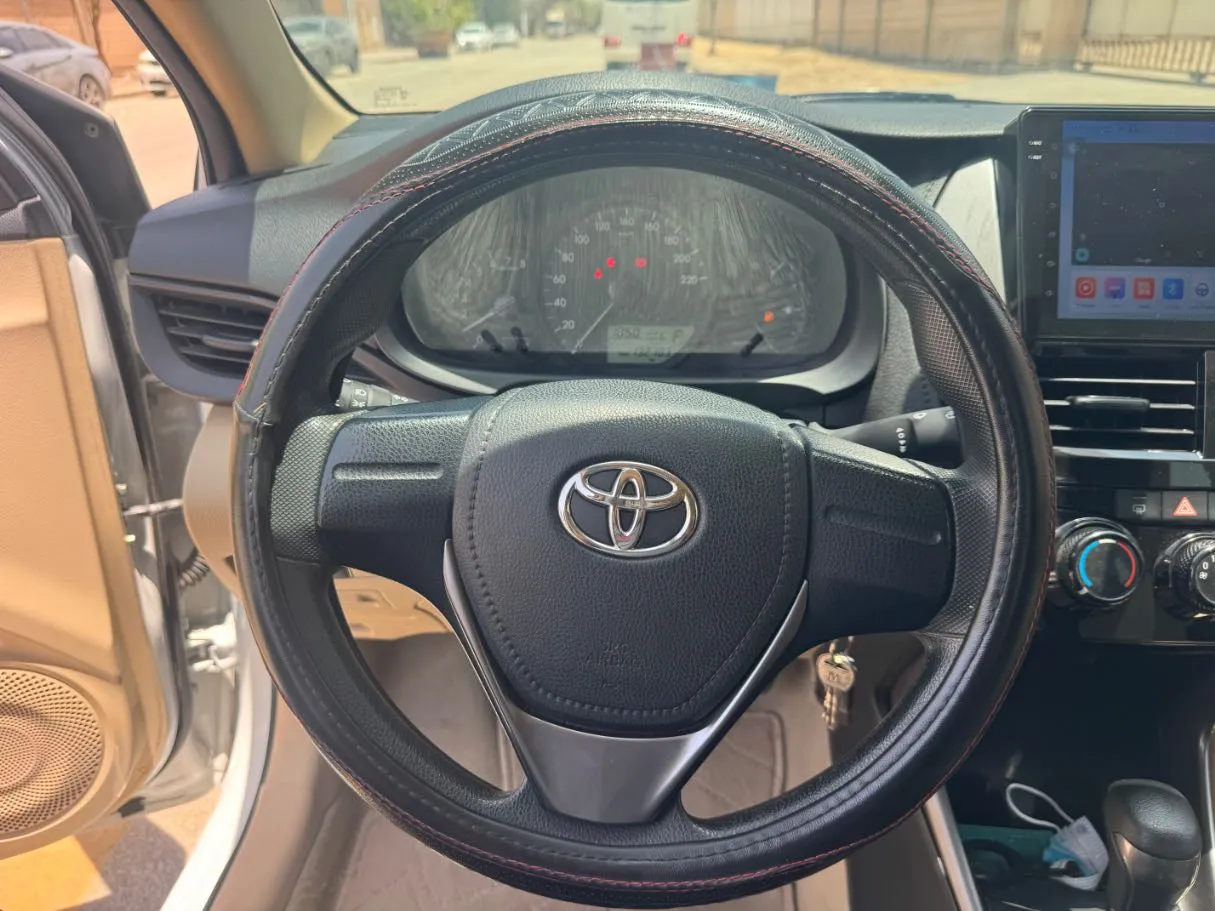 Car image 17