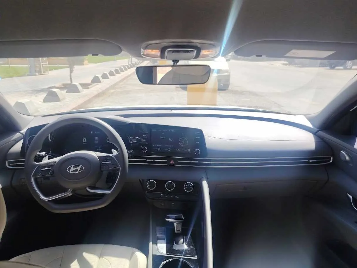 Car image 16